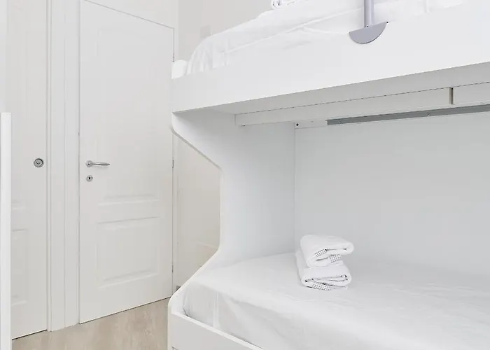 The Italian Lady - Unit 1 Alassio