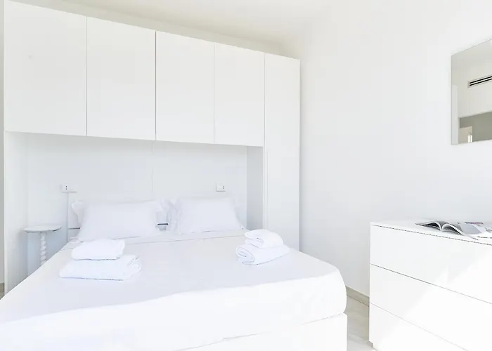 The Italian Lady - Unit 1 Alassio