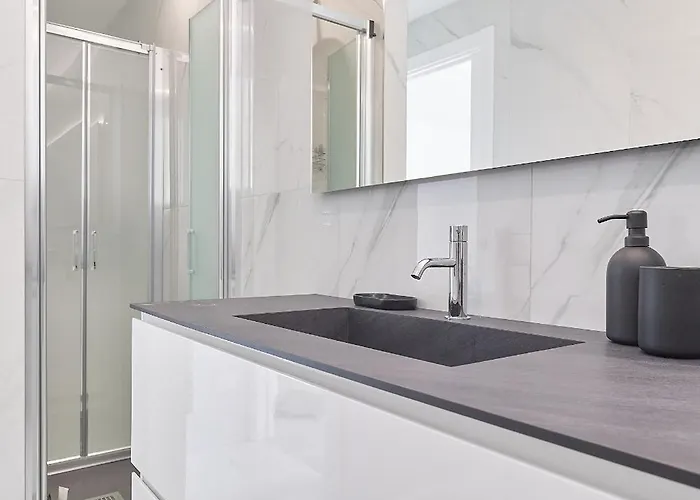 The Italian Lady - Unit 1 * Alassio