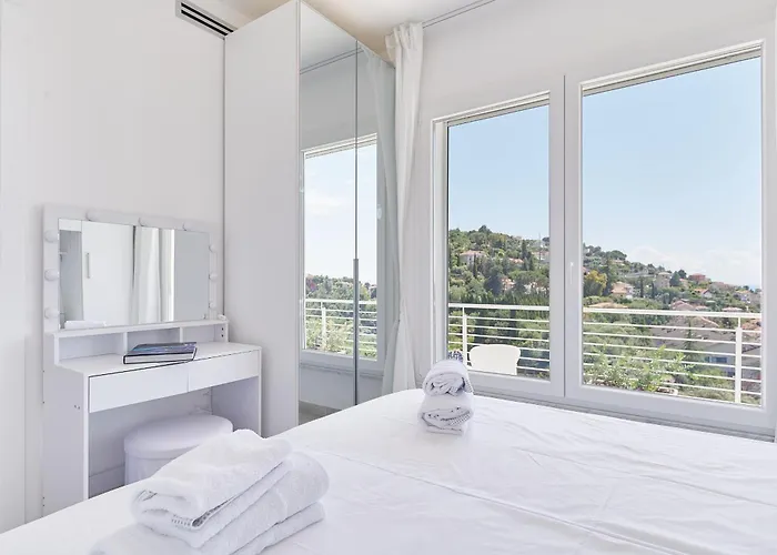 The Italian Lady - Unit 1 Apartment