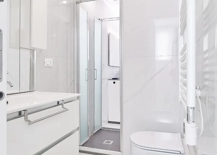 The Italian Lady - Unit 1 Apartment *