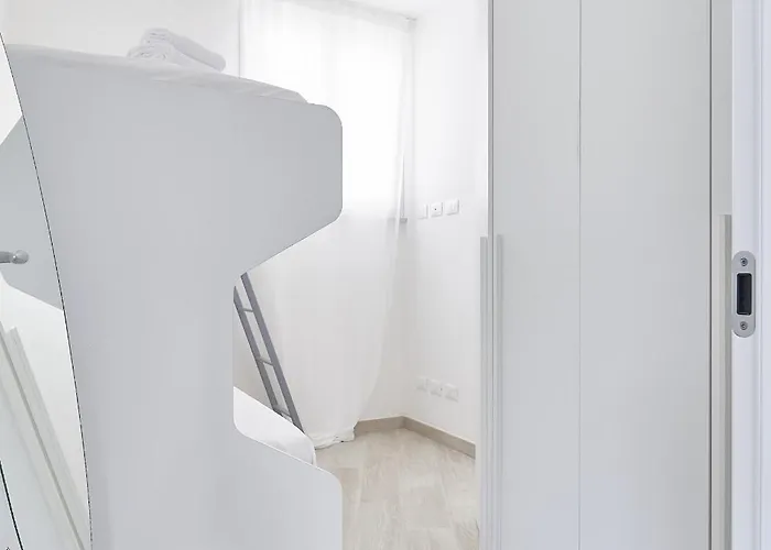 The Italian Lady - Unit 1 Apartment *