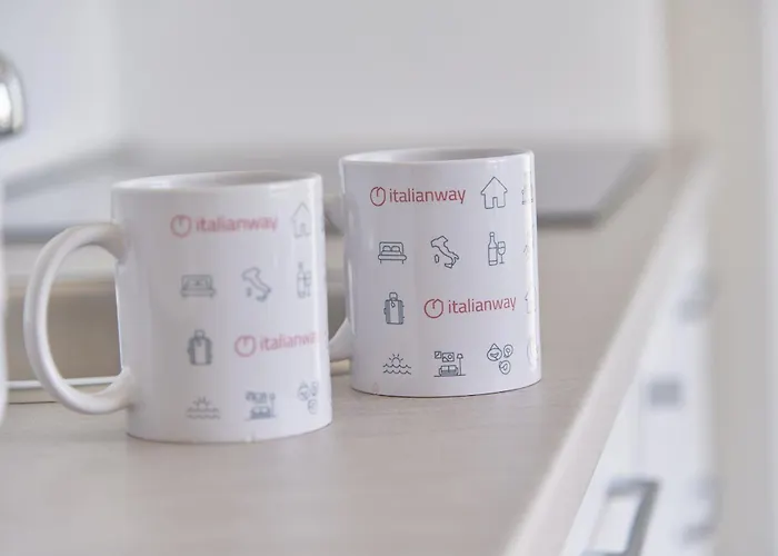 The Italian Lady - Unit 1 * Alassio