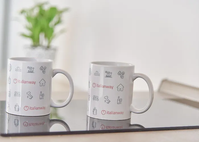 The Italian Lady - Unit 1 Alassio