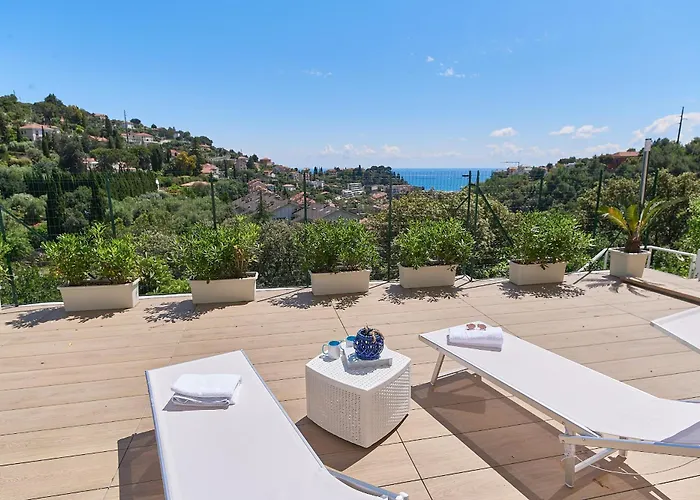 The Italian Lady - Unit 1 * Alassio