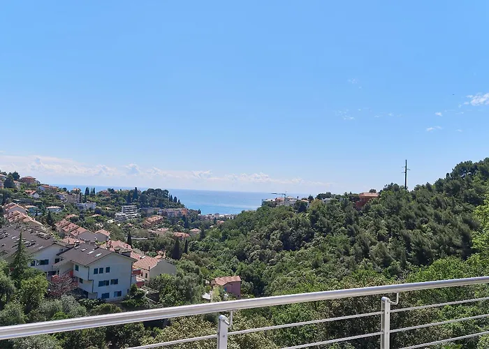 The Italian Lady - Unit 1 * Alassio